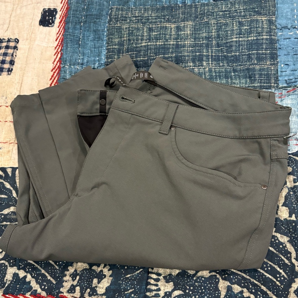 Lululemon ABC Slim-fit 5 Pocket Warpstreme Pant - excellent condition!